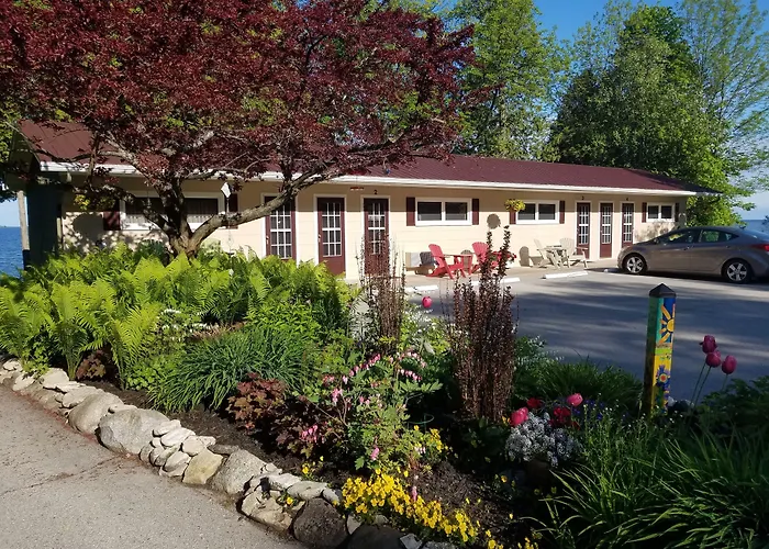 Square Rigger Harbor Motel